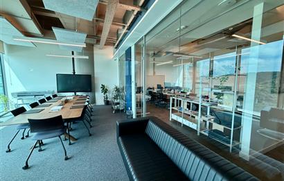 Vadistanbul Kiralık Ofis 450m2 +36m2 Teraslı Dekorasyonlu Maslak