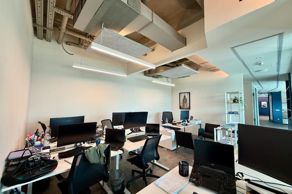 Vadistanbul Kiralık Ofis 450m2 +36m2 Teraslı Dekorasyonlu Maslak