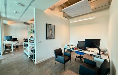 Vadistanbul Kiralık Ofis 450m2 +36m2 Teraslı Dekorasyonlu Maslak
