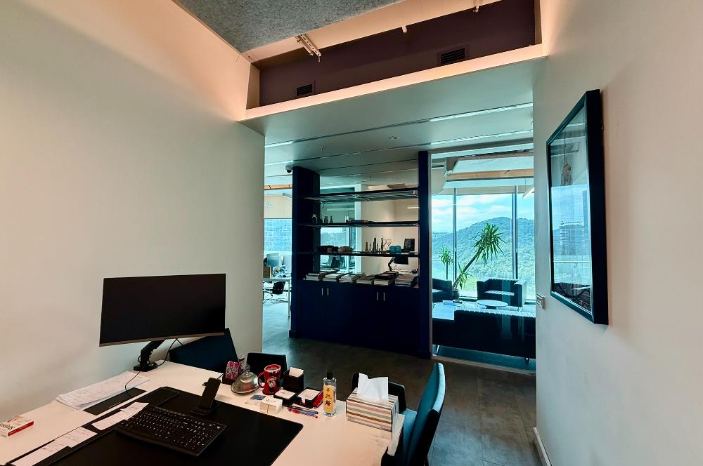Vadistanbul Kiralık Ofis 450m2 +36m2 Teraslı Dekorasyonlu Maslak