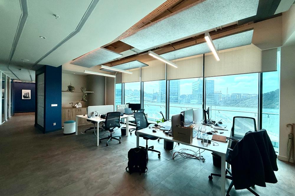 Vadistanbul Kiralık Ofis 450m2 +36m2 Teraslı Dekorasyonlu Maslak