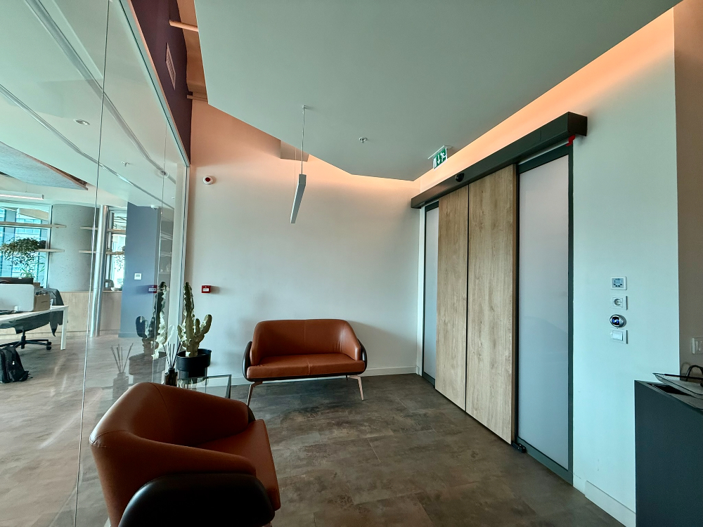 Vadistanbul Kiralık Ofis 450m2 +36m2 Teraslı Dekorasyonlu Maslak