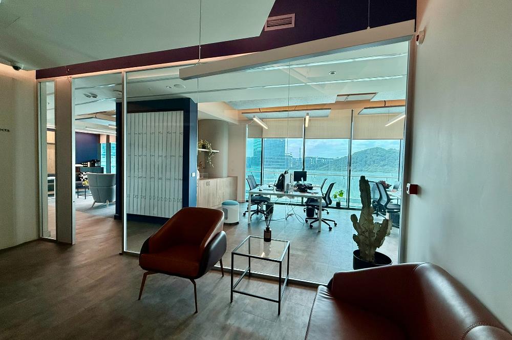 Vadistanbul Kiralık Ofis 450m2 +36m2 Teraslı Dekorasyonlu Maslak