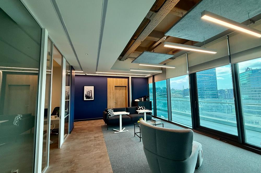 Vadistanbul Kiralık Ofis 450m2 +36m2 Teraslı Dekorasyonlu Maslak