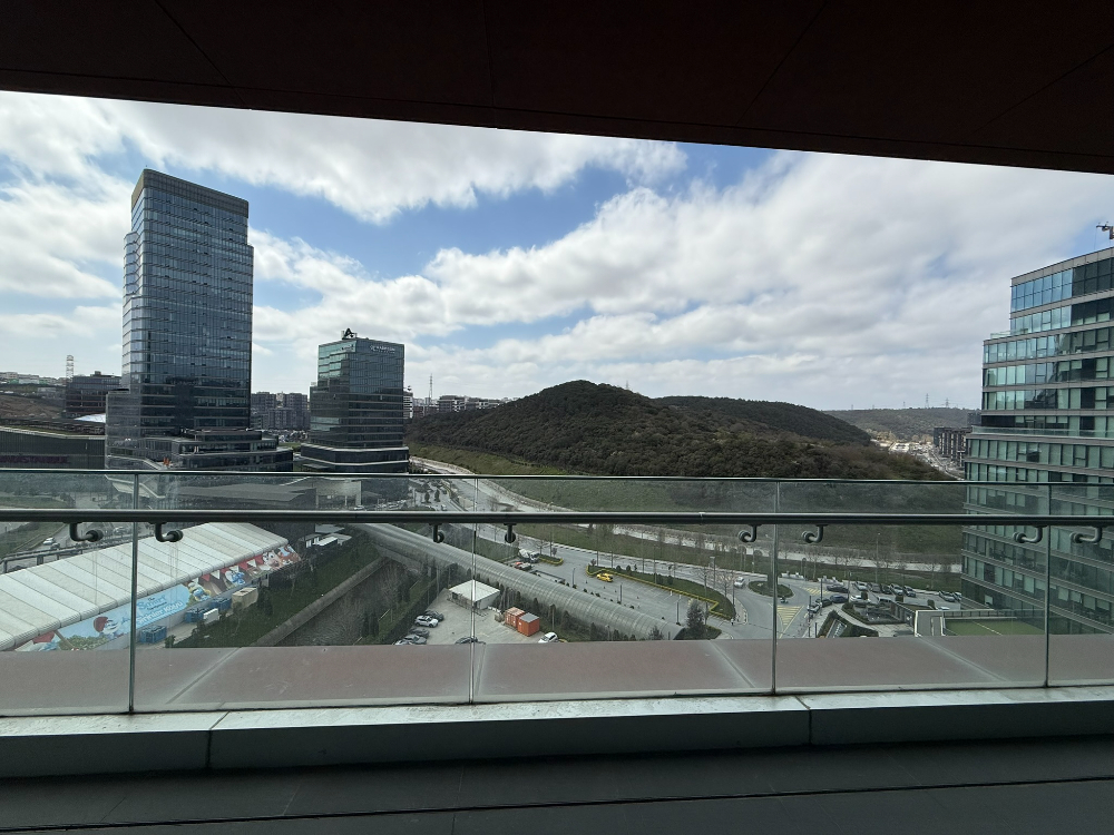 Vadistanbul Kiralık Ofis 450m2 +36m2 Teraslı Dekorasyonlu Maslak