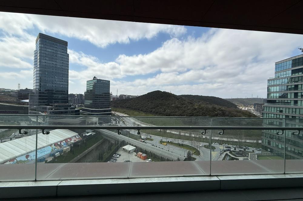 Vadistanbul Kiralık Ofis 450m2 +36m2 Teraslı Dekorasyonlu Maslak