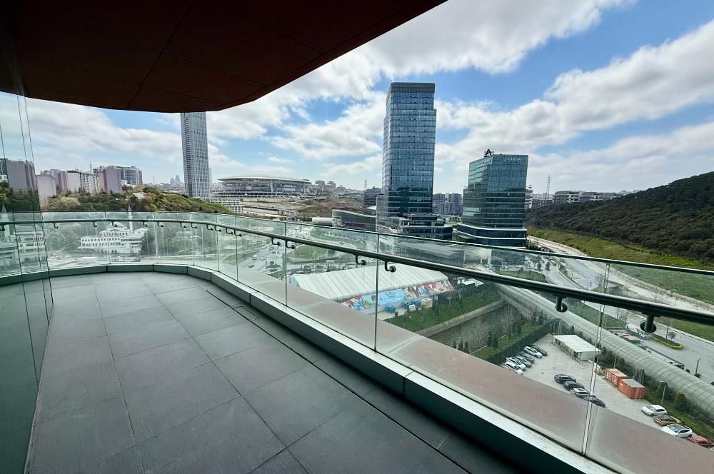 Vadistanbul Kiralık Ofis 450m2 +36m2 Teraslı Dekorasyonlu Maslak