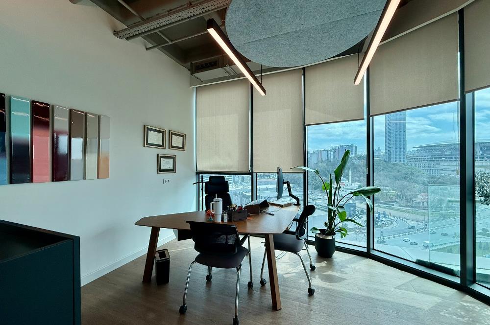 Vadistanbul Kiralık Ofis 450m2 +36m2 Teraslı Dekorasyonlu Maslak