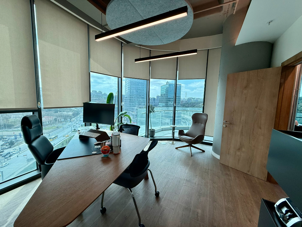 Vadistanbul Kiralık Ofis 450m2 +36m2 Teraslı Dekorasyonlu Maslak
