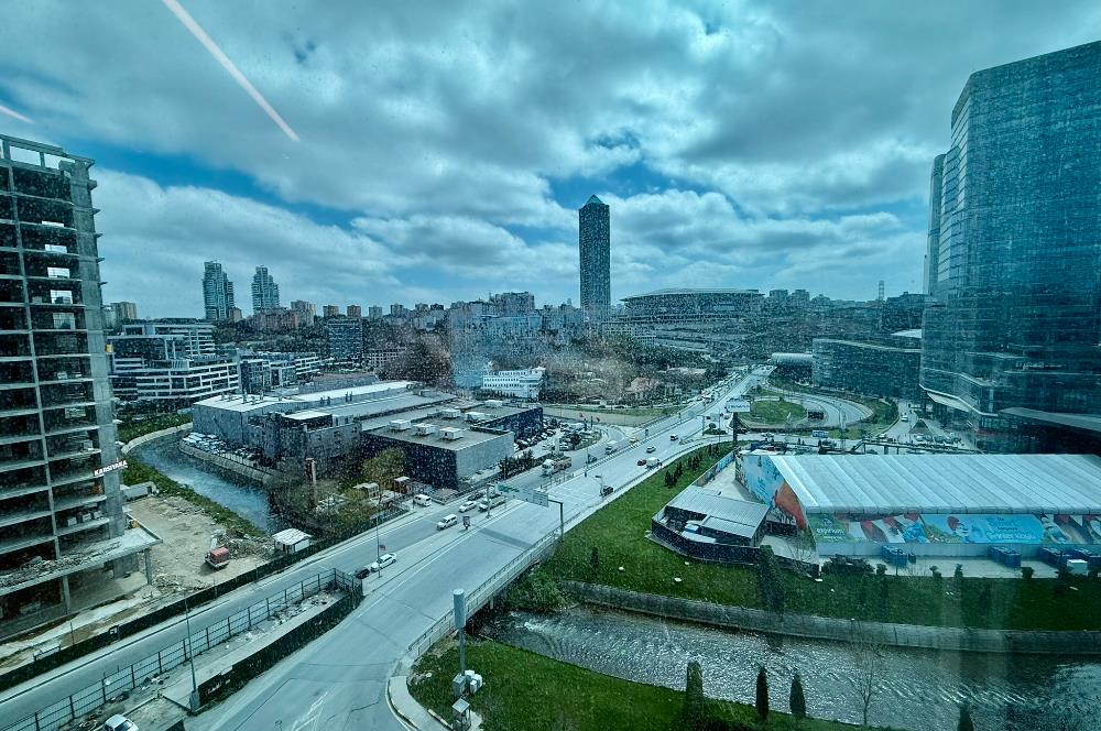 Vadistanbul Kiralık Ofis 450m2 +36m2 Teraslı Dekorasyonlu Maslak