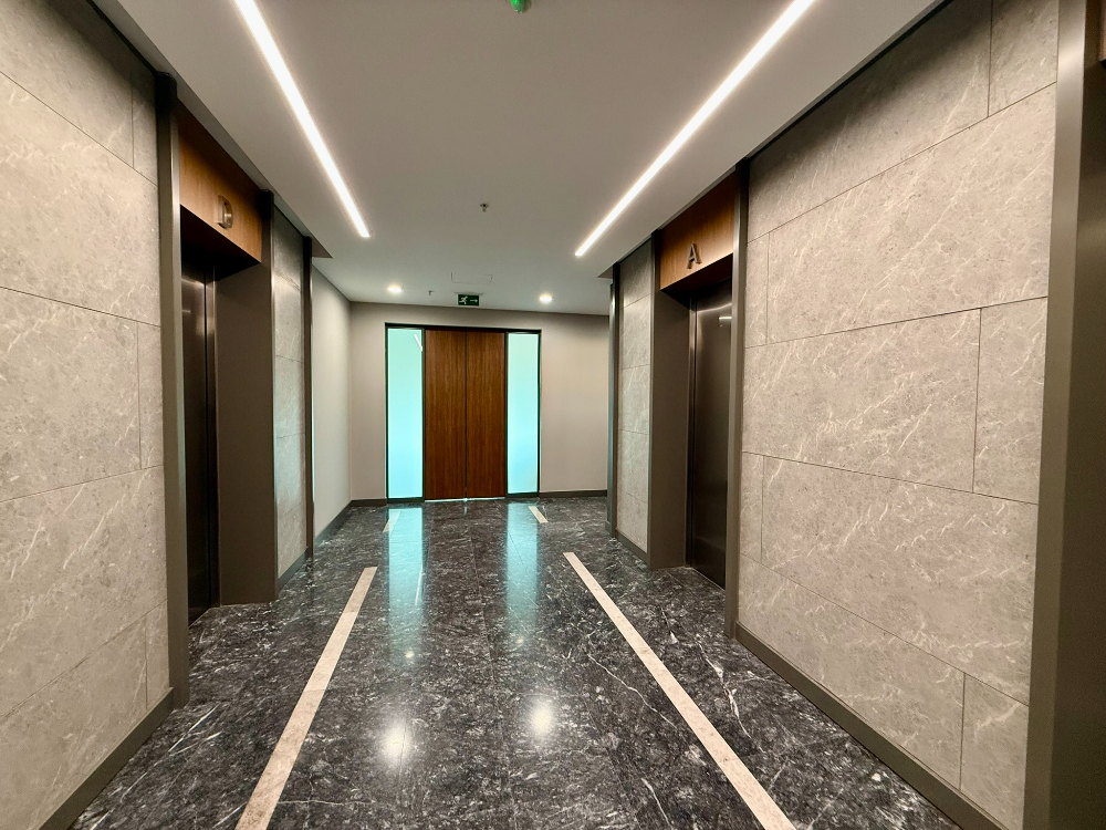Vadistanbul Kiralık Ofis 450m2 +36m2 Teraslı Dekorasyonlu Maslak