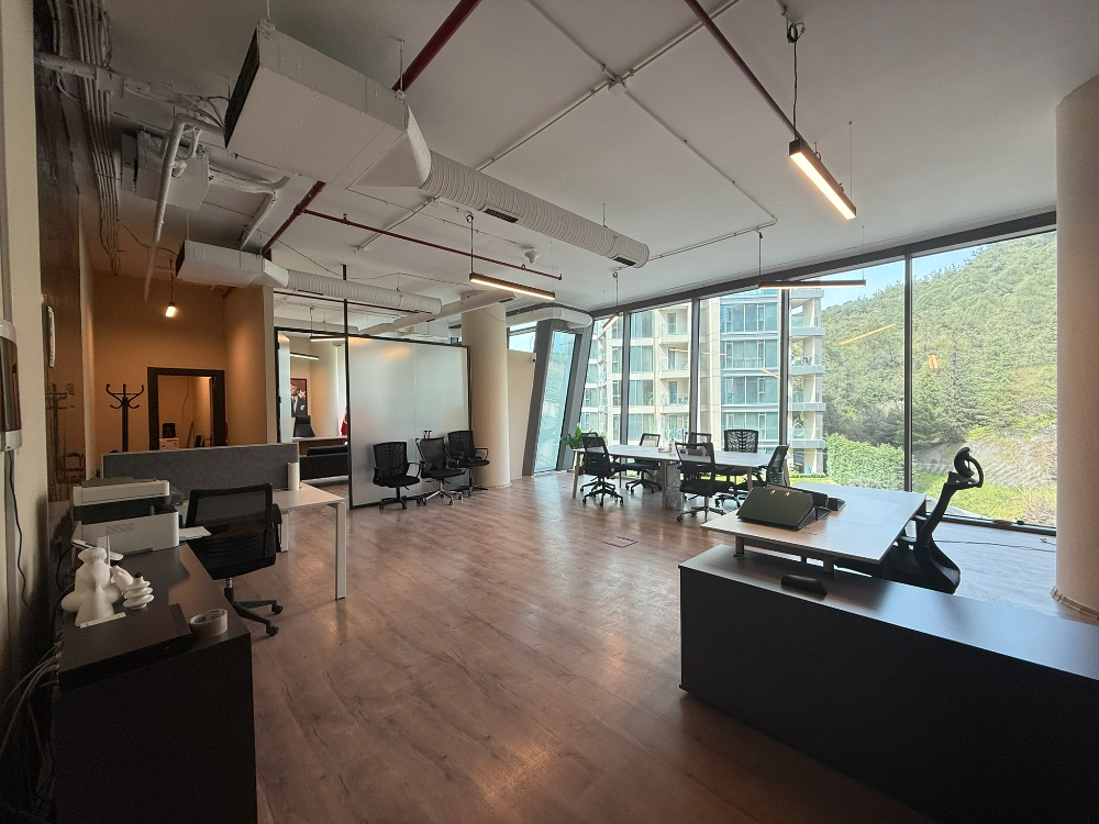 Vadi Koru Kiralık Ofis 110m2 Dekorasyonlu Mobilyalı Vadistanbul
