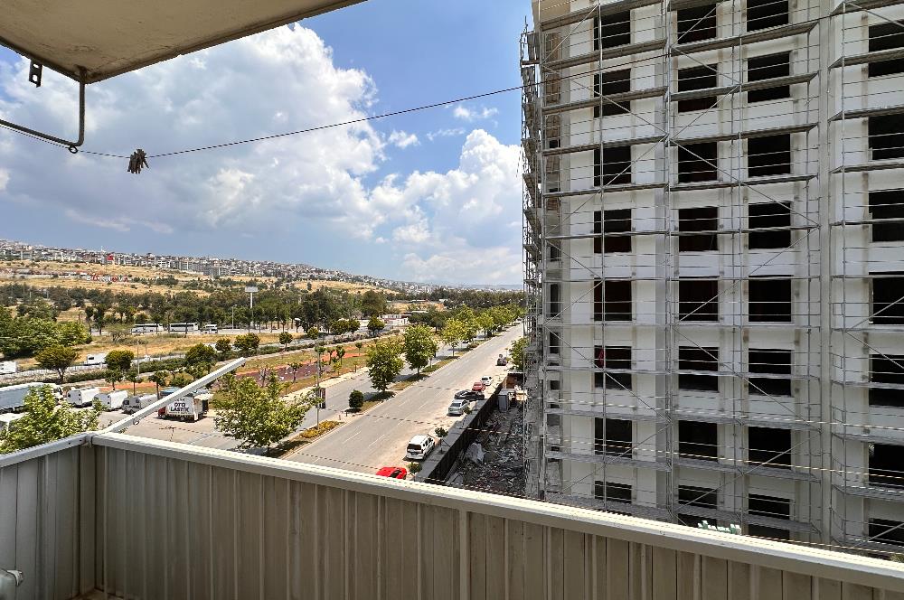 Manavkuyu Cadde Üstü Ara Kat Site İçi Otoparklı 3+1 Kiralık