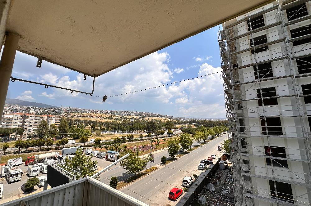 Manavkuyu Cadde Üstü Ara Kat Site İçi Otoparklı 3+1 Kiralık