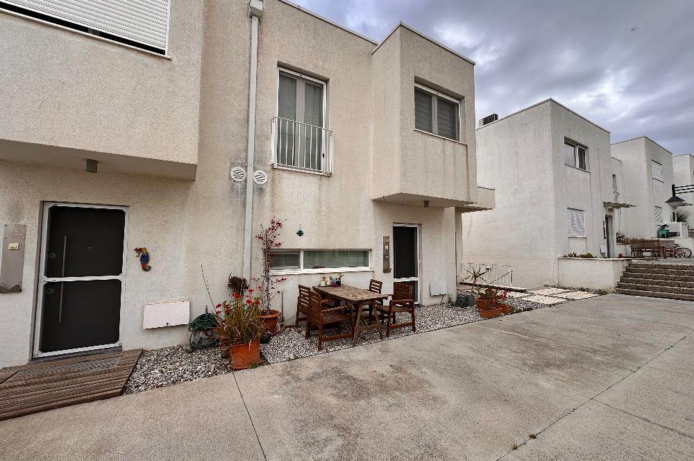 35.Sokak Sitesi Havuz/Peyzaj Manzaralı Balkonlu 3+1 Kiralık