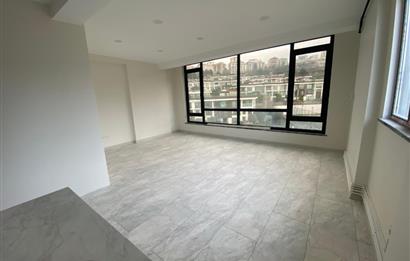 KARTAL HÜRRİYET MAHALLESİ 7 KATLI SATILIK PLAZA