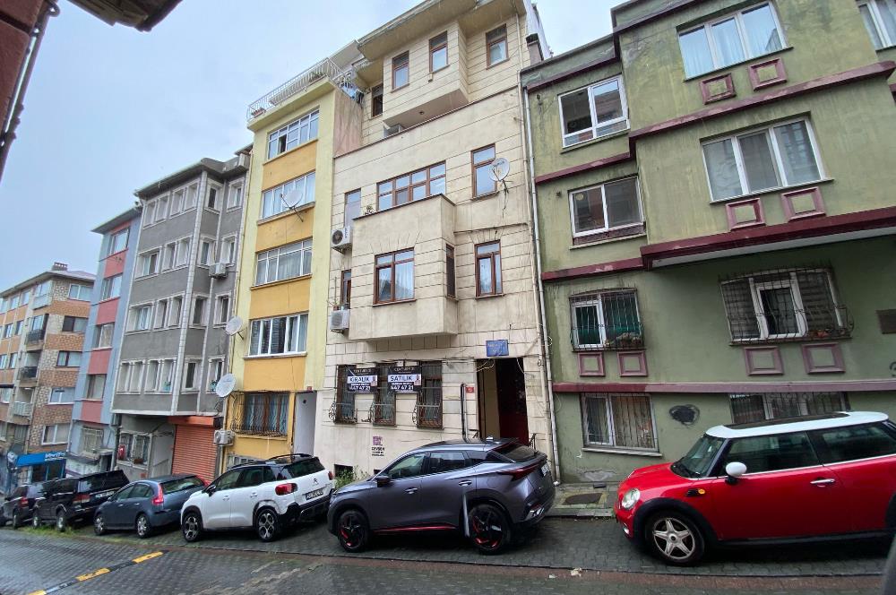 KADIKÖY RIHTIMDA,İSKELE SOKAKTA GENİŞ VE DEĞERLİ SATILIK DAİRE