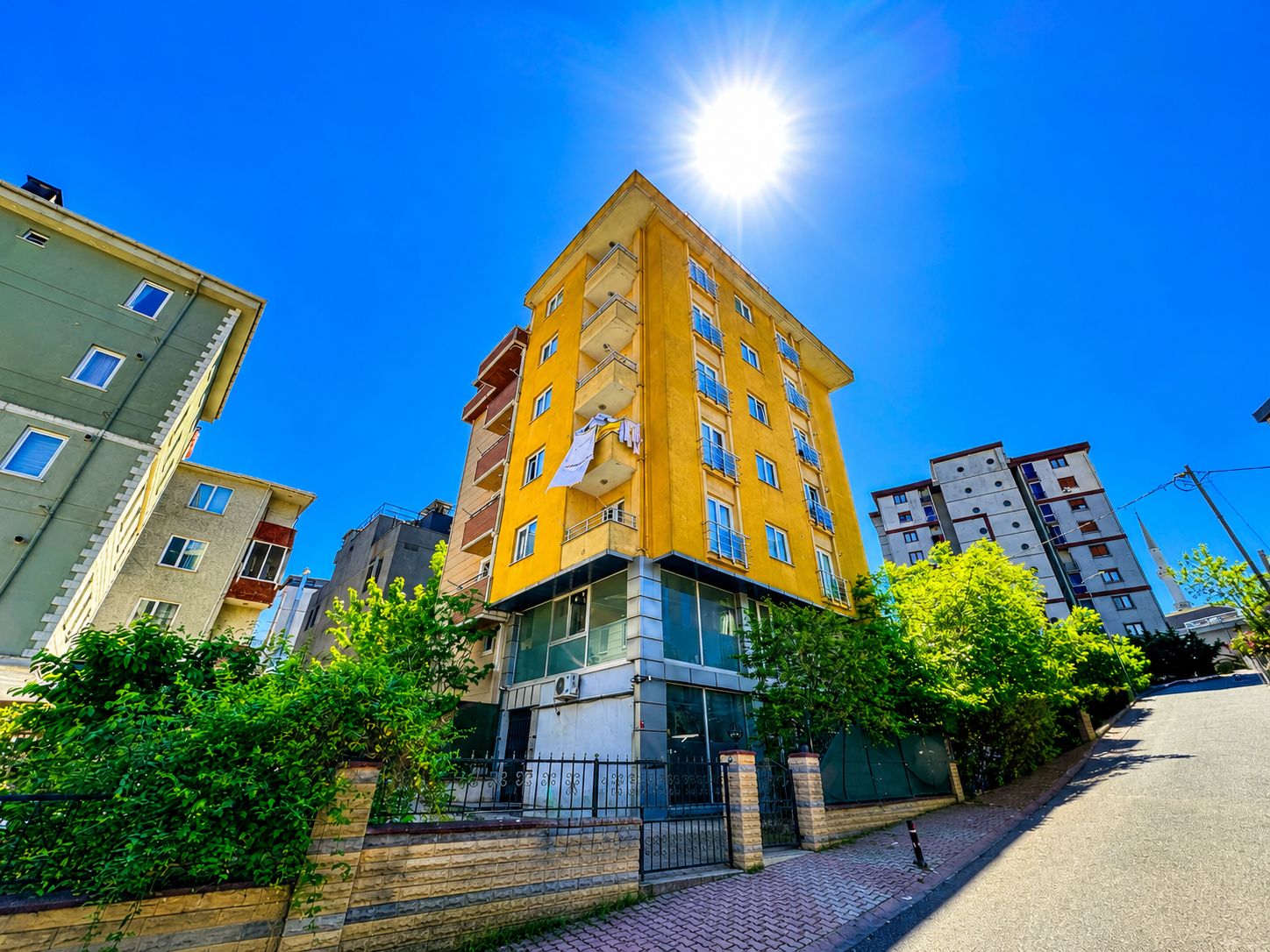DUDULLU MERKEZDE 3+1 110M2 İSKANLI ARAKAT METROYA ÇOK YAKIN