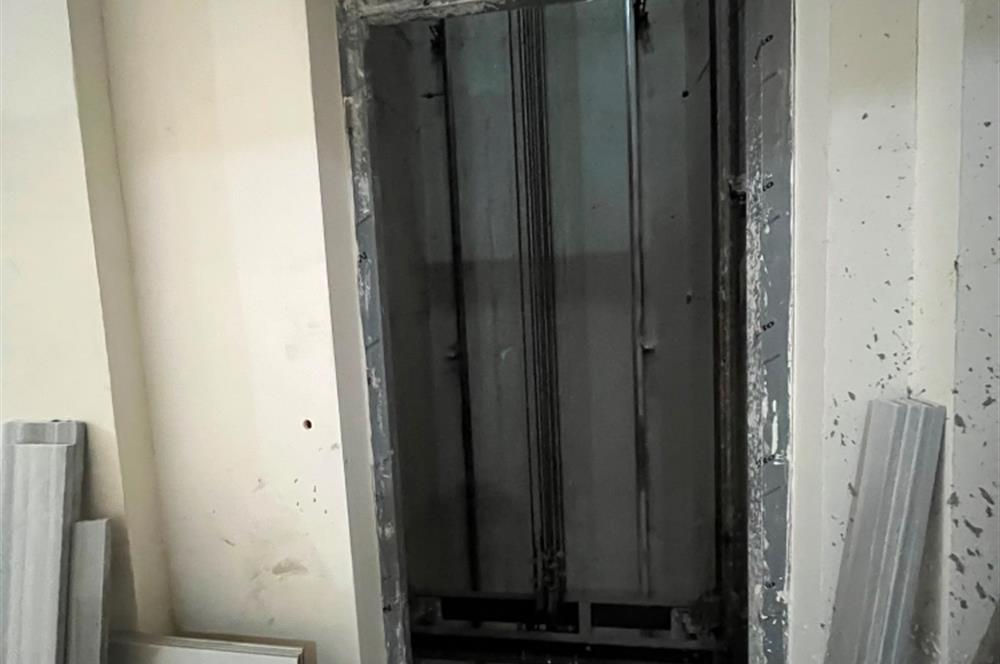 SULTANBEYLİ'DE SIFIR BİNADA SATILIK 2+1