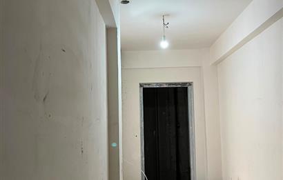 SULTANBEYLİ'DE SIFIR BİNADA SATILIK 2+1