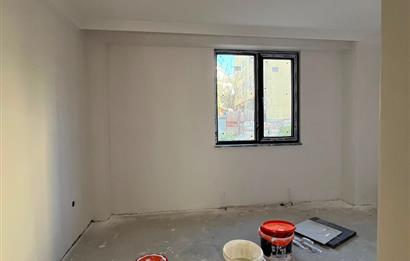 SULTANBEYLİ'DE SIFIR BİNADA SATILIK 2+1