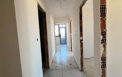 SULTANBEYLİ'DE SIFIR BİNADA SATILIK 2+1
