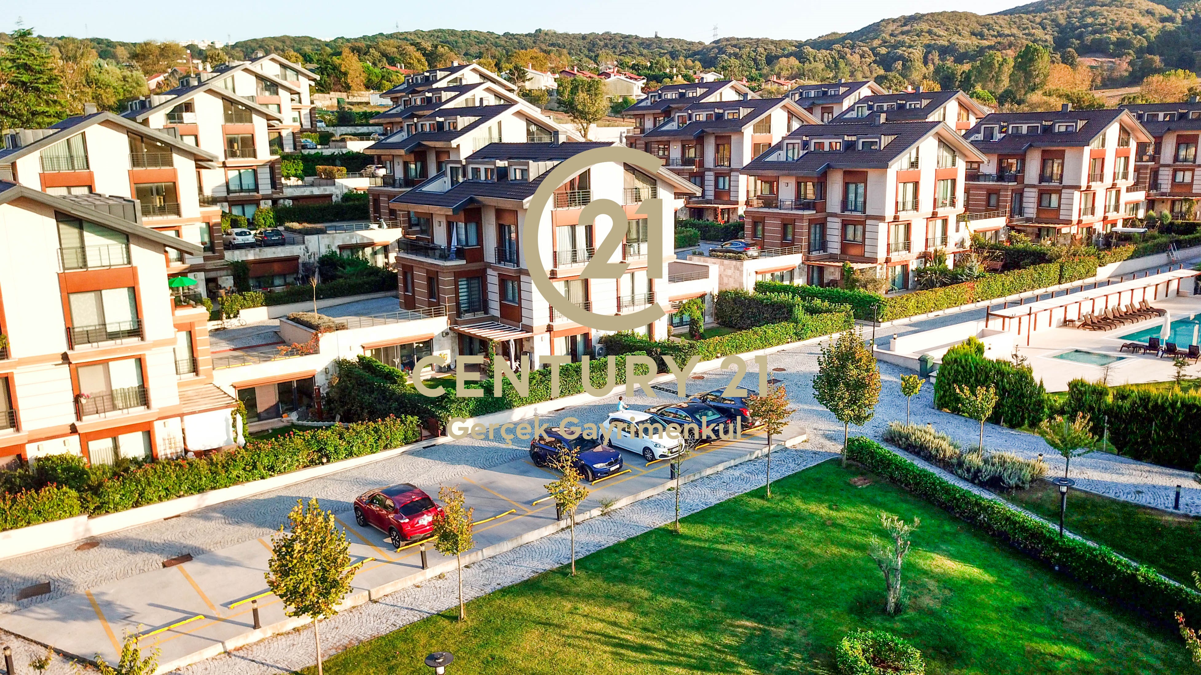 MERKEZ ZEKERİYAKÖY SİTESİ'NDE EŞYALI KİRALIK 3+1 BAHÇE KATI
