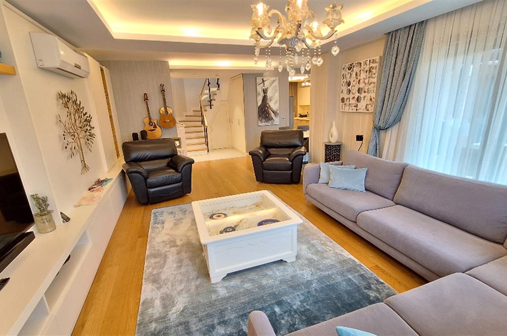 MERKEZ ZEKERİYAKÖY SİTESİ'NDE EŞYALI KİRALIK 3+1 BAHÇE KATI