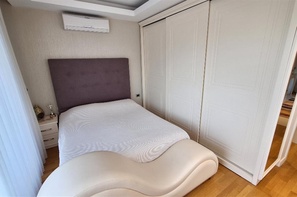 MERKEZ ZEKERİYAKÖY SİTESİ'NDE EŞYALI KİRALIK 3+1 BAHÇE KATI