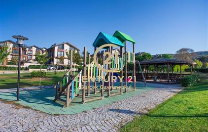 MERKEZ ZEKERİYAKÖY SİTESİ'NDE EŞYALI KİRALIK 3+1 BAHÇE KATI