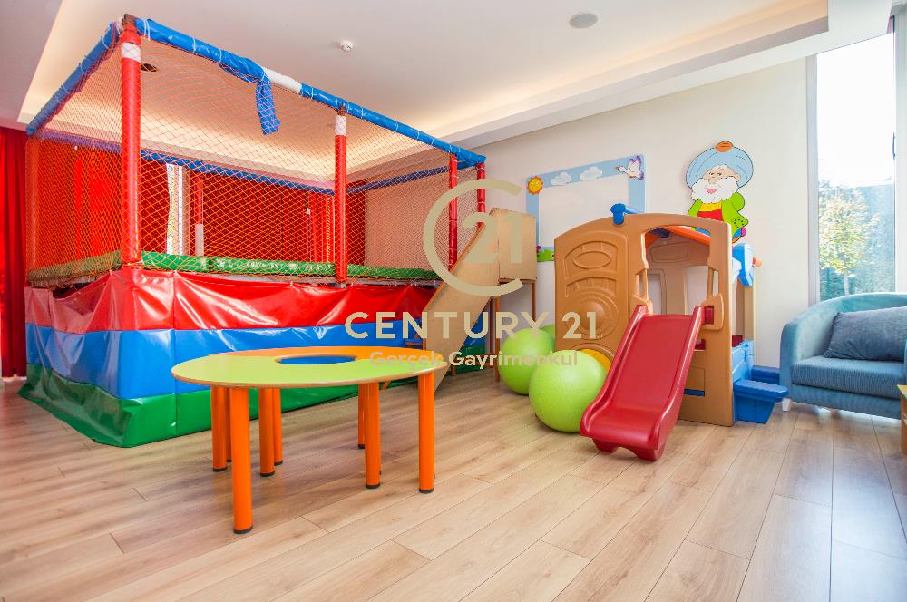 MERKEZ ZEKERİYAKÖY SİTESİ'NDE EŞYALI KİRALIK 3+1 BAHÇE KATI