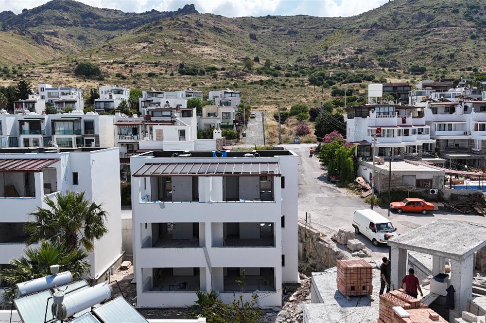 Bodrum Turgutreis Yalı Mevkii Satılık Denize Sıfır Havuzlu Site İçinde Yeni Daire ve Dubleksler