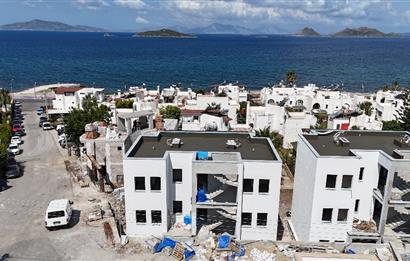 Bodrum Turgutreis Yalı Mevkii Satılık Denize Sıfır Havuzlu Site İçinde Yeni Daire ve Dubleksler