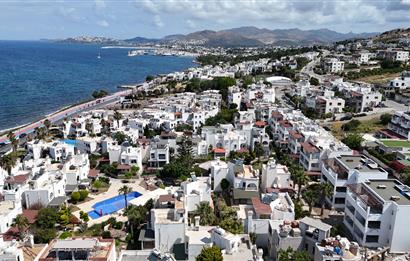 Bodrum Turgutreis Yalı Mevkii Satılık Denize Sıfır Havuzlu Site İçinde Yeni Daire ve Dubleksler