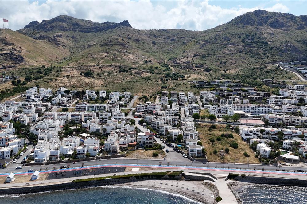 Bodrum Turgutreis Yalı Mevkii Satılık Denize Sıfır Havuzlu Site İçinde Yeni Daire ve Dubleksler