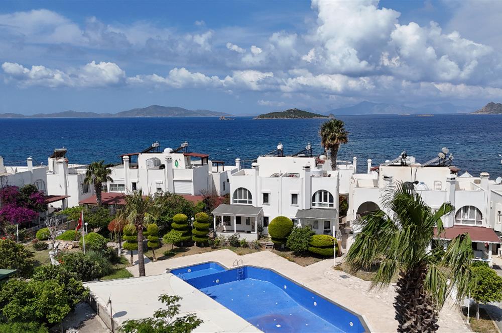 Bodrum Turgutreis Yalı Mevkii Satılık Denize Sıfır Havuzlu Site İçinde Yeni Daire ve Dubleksler