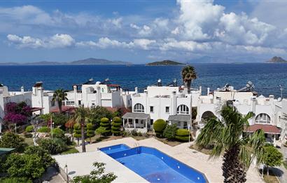 Bodrum Turgutreis Yalı Mevkii Satılık Denize Sıfır Havuzlu Site İçinde Yeni Daire ve Dubleksler