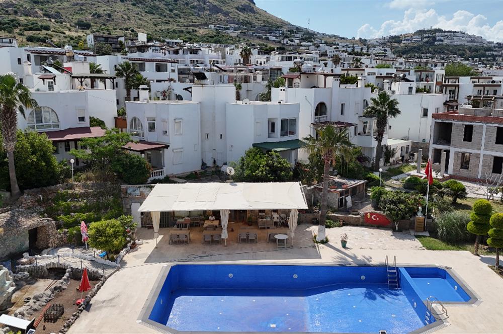 Bodrum Turgutreis Yalı Mevkii Satılık Denize Sıfır Havuzlu Site İçinde Yeni Daire ve Dubleksler