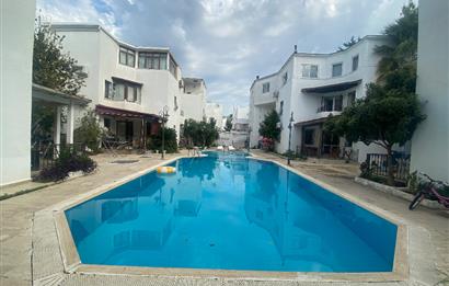 Eskiçeşme Yüzme Havuzlu Butik Site de Tripleks Villa