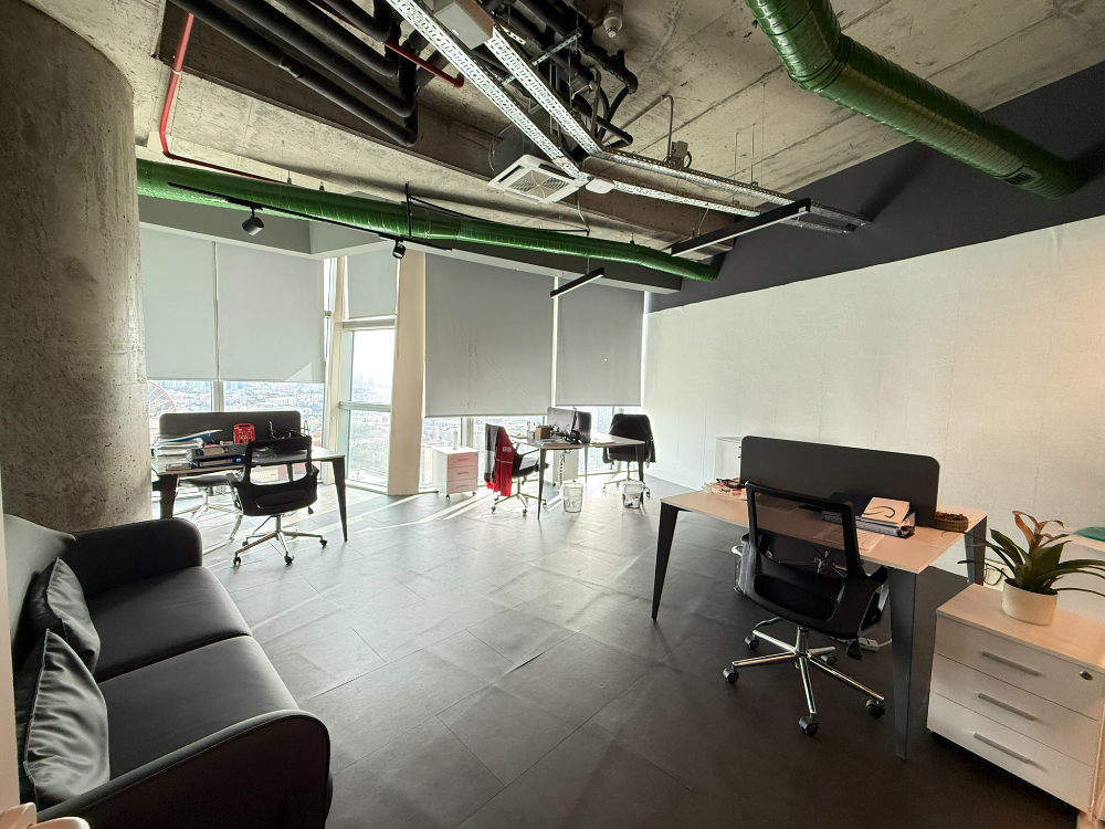 Maslak Kiralık Ofis Spine Tower 650m2 Boğaz Manzaralı Şık Ofis