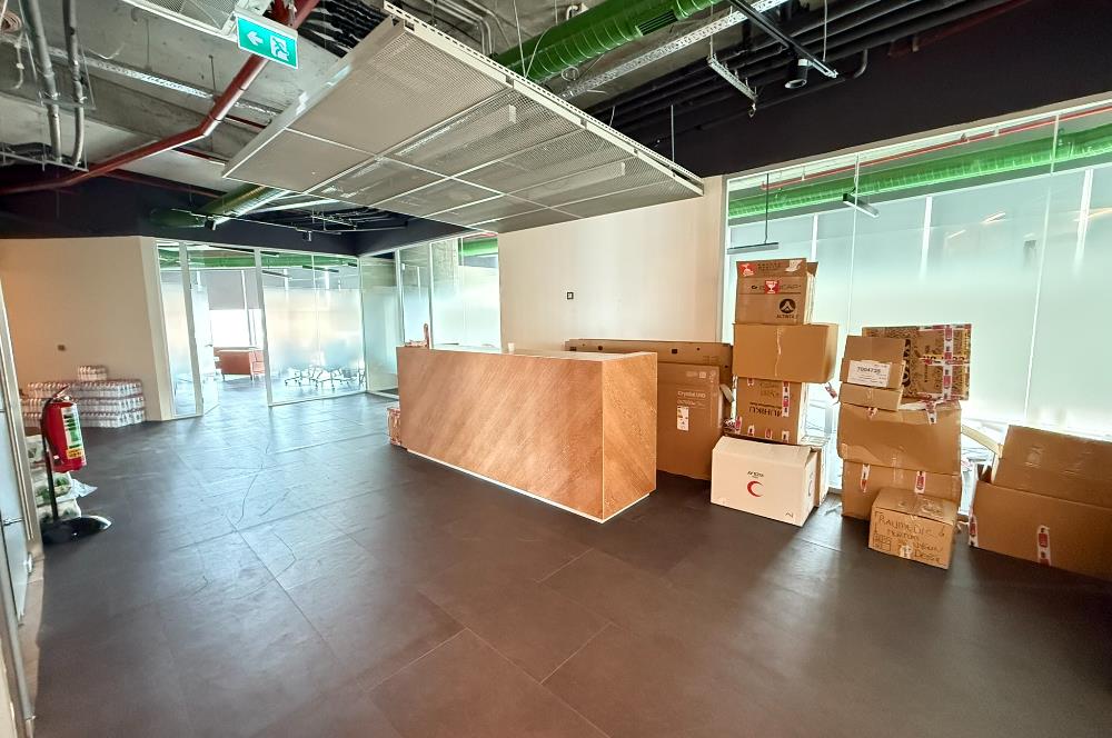 Maslak Kiralık Ofis Spine Tower 650m2 Boğaz Manzaralı Şık Ofis