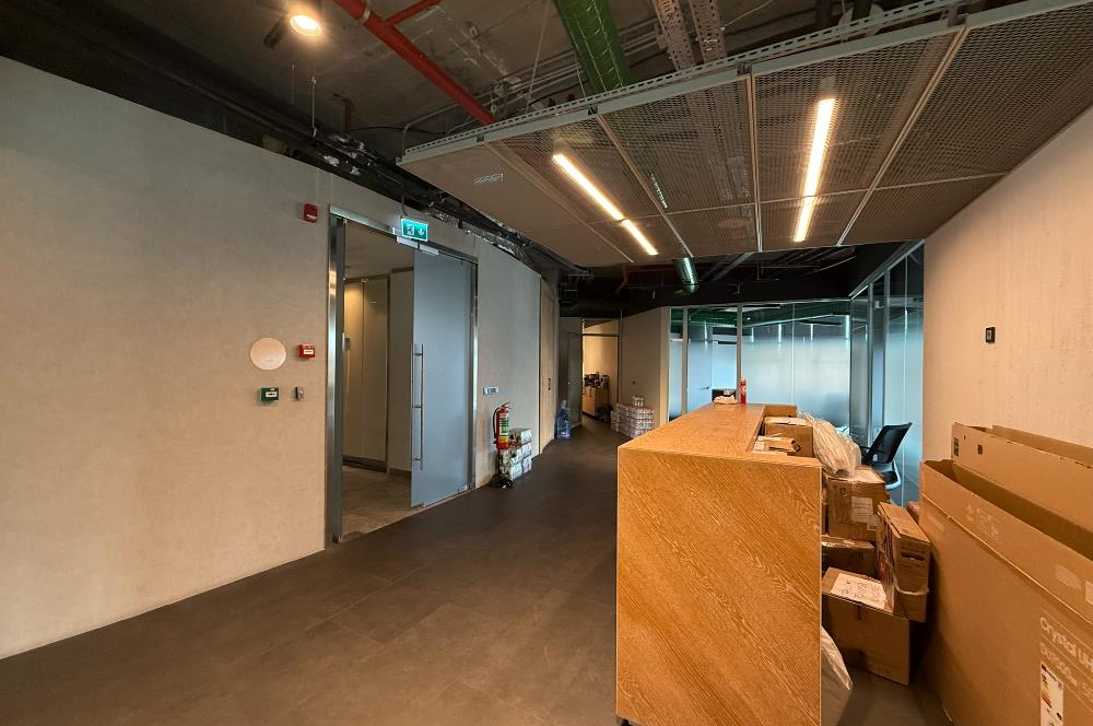 Maslak Kiralık Ofis Spine Tower 650m2 Boğaz Manzaralı Şık Ofis
