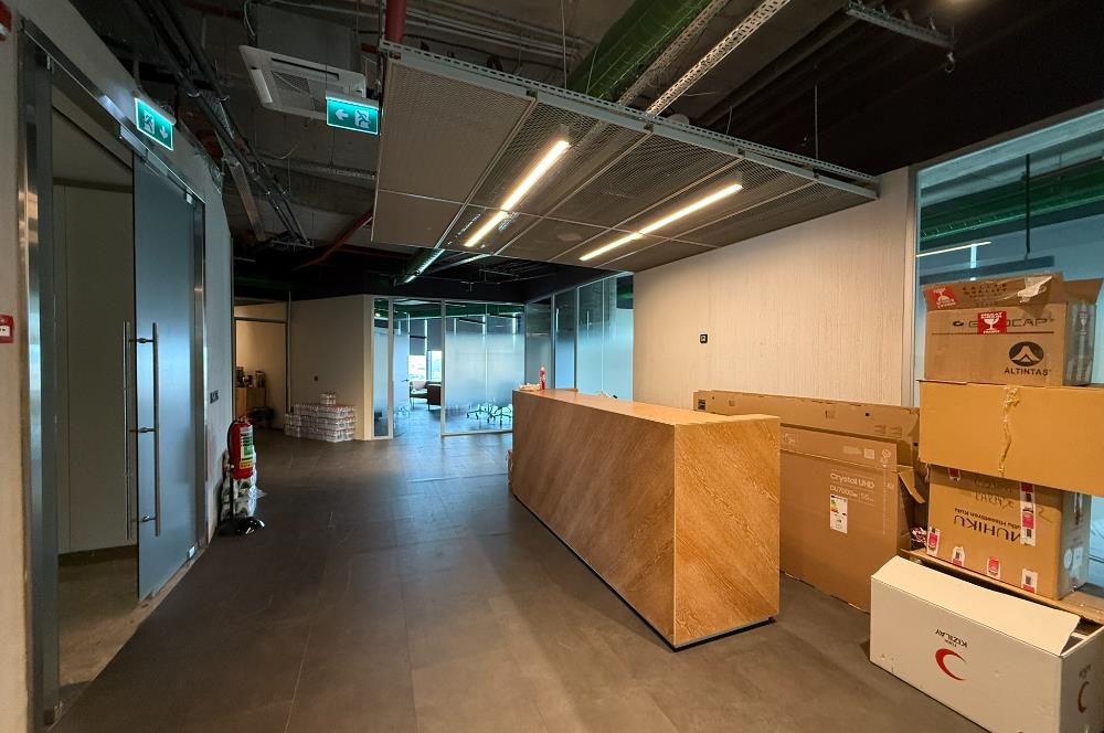 Maslak Kiralık Ofis Spine Tower 650m2 Boğaz Manzaralı Şık Ofis