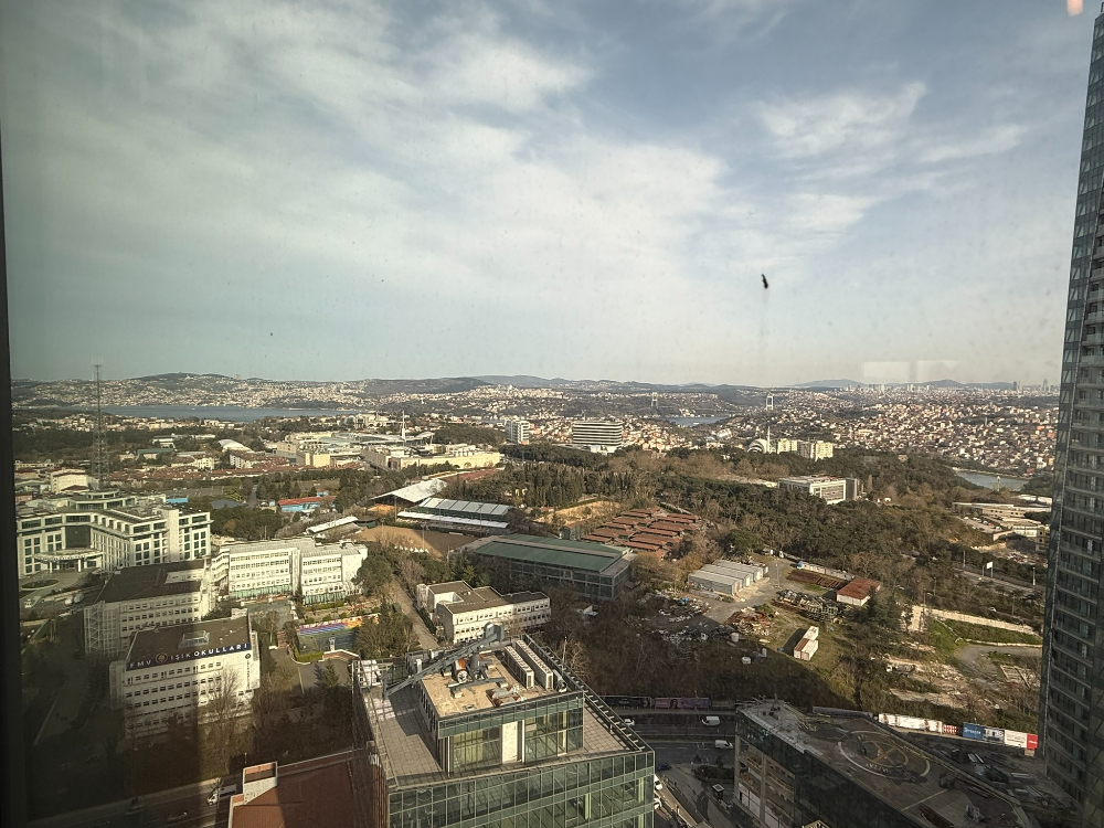 Maslak Kiralık Ofis Spine Tower 650m2 Boğaz Manzaralı Şık Ofis