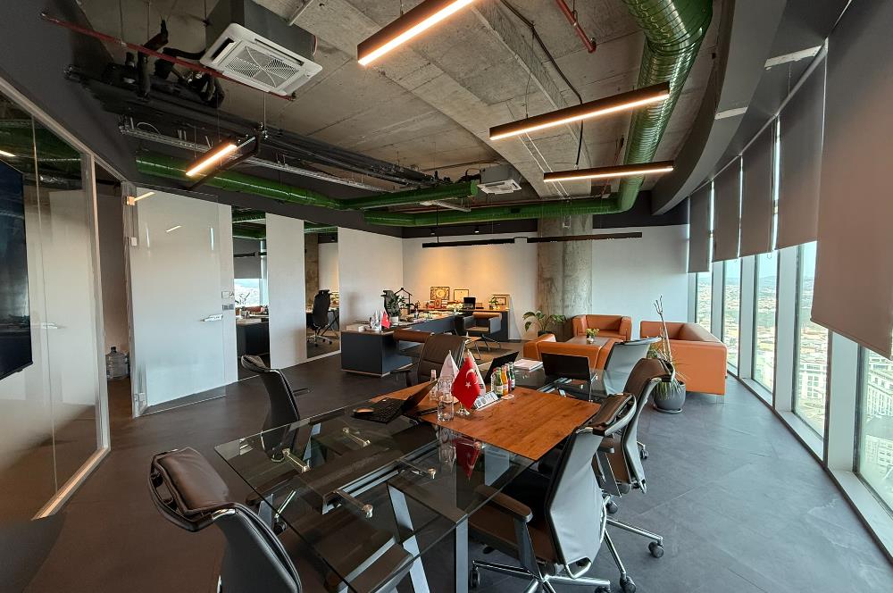 Maslak Kiralık Ofis Spine Tower 650m2 Boğaz Manzaralı Şık Ofis