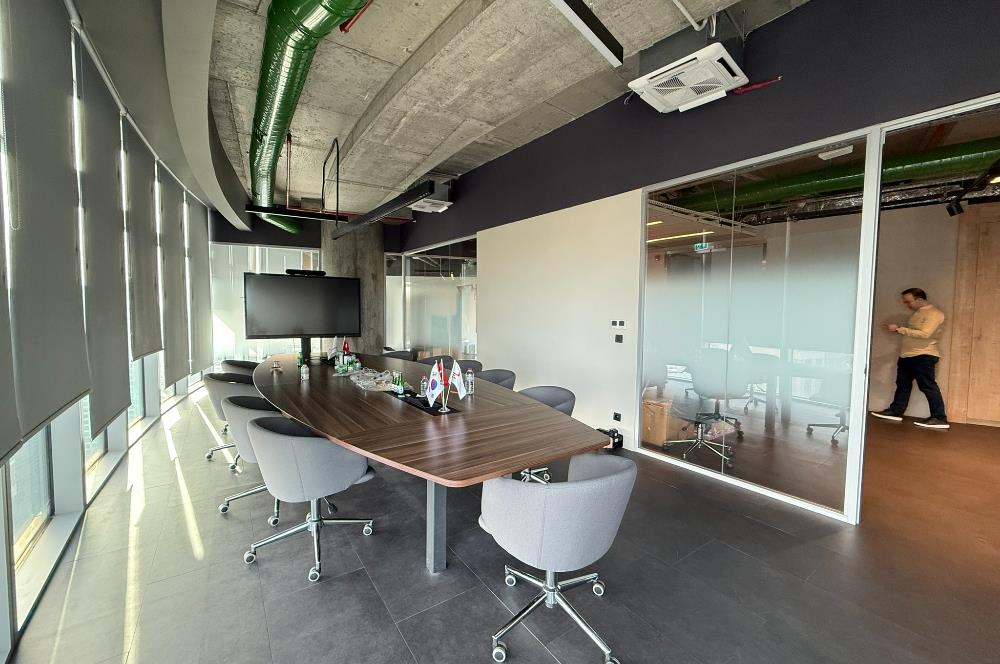 Maslak Kiralık Ofis Spine Tower 650m2 Boğaz Manzaralı Şık Ofis