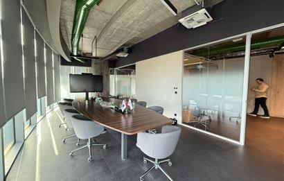 Maslak Kiralık Ofis Spine Tower 650m2 Boğaz Manzaralı Şık Ofis