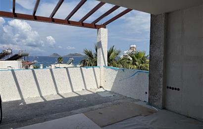 Bodrum Turgutreis Yalı Mevkii Satılık Denize Sıfır Havuzlu Site İçinde Yeni Daire ve Dubleksler