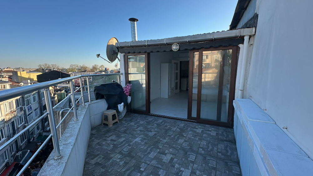 BEŞİKTAŞ ÇARŞI İÇİNDE TERASLI 1+0 EŞYALI KİRALIK DAİRE