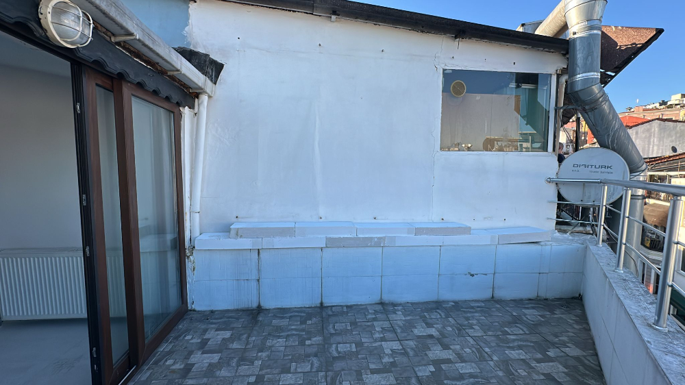 BEŞİKTAŞ ÇARŞI İÇİNDE TERASLI 1+0 EŞYALI KİRALIK DAİRE